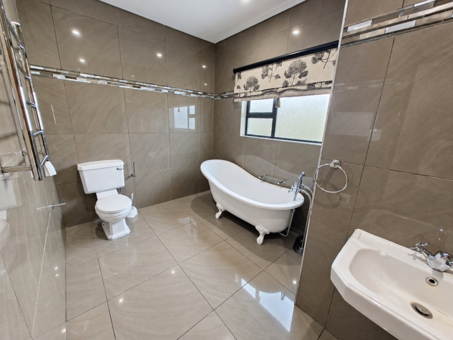 5 Bedroom Property for Sale in Waverley Free State